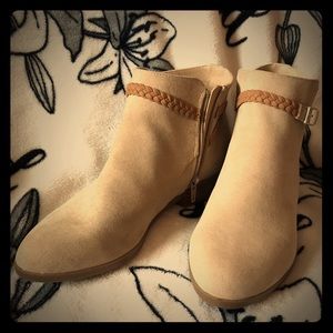 Cute Tan/Beige and Brown Ankle Booties!